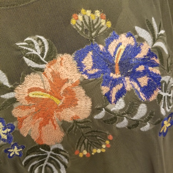 Olive Green Short Sleeved Mesh Embroidered Top M - Picture 4 of 8